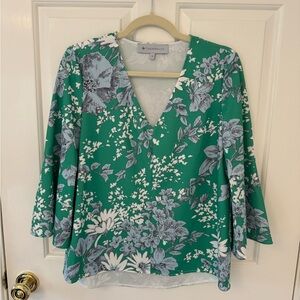 Tuckernuck Green and Blue Wildflower V Neck Blouse Size Small
